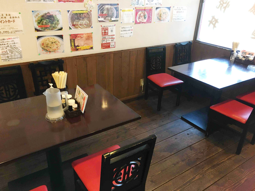 麺工房東海 テーブル
